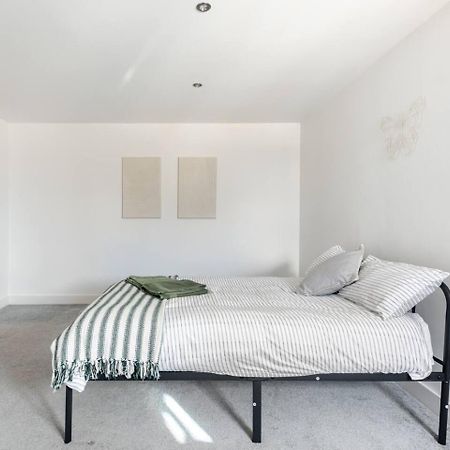 Апартаменты Luxurious 3-Bed Penthouse In Sheffield Handsworth Экстерьер фото