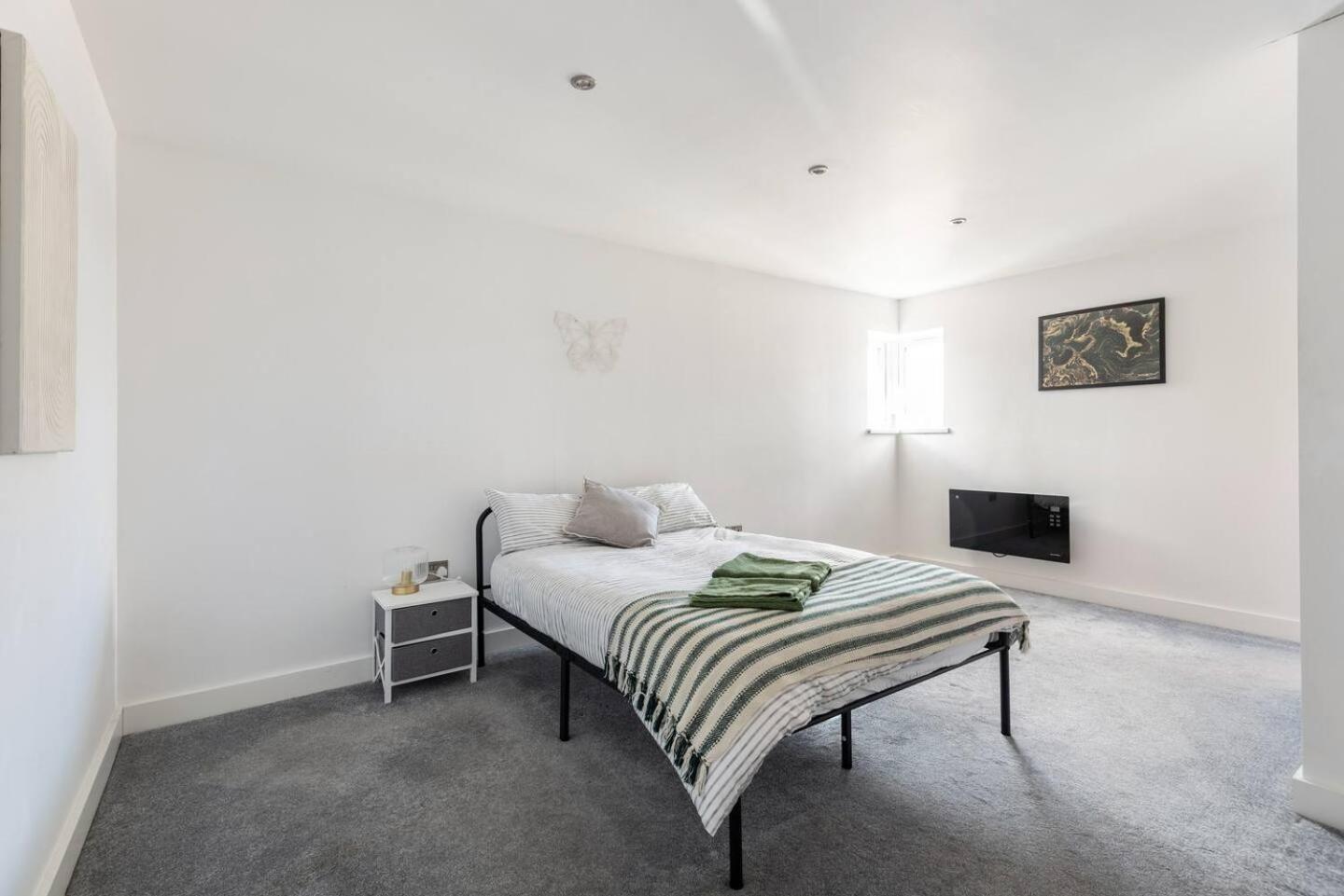 Апартаменты Luxurious 3-Bed Penthouse In Sheffield Handsworth Экстерьер фото