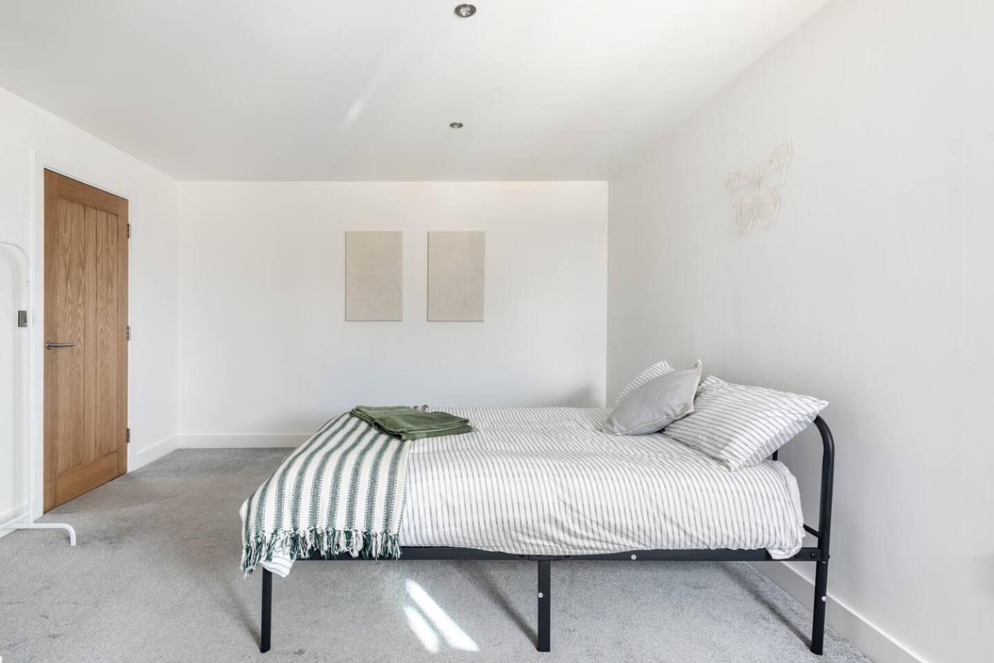 Апартаменты Luxurious 3-Bed Penthouse In Sheffield Handsworth Экстерьер фото