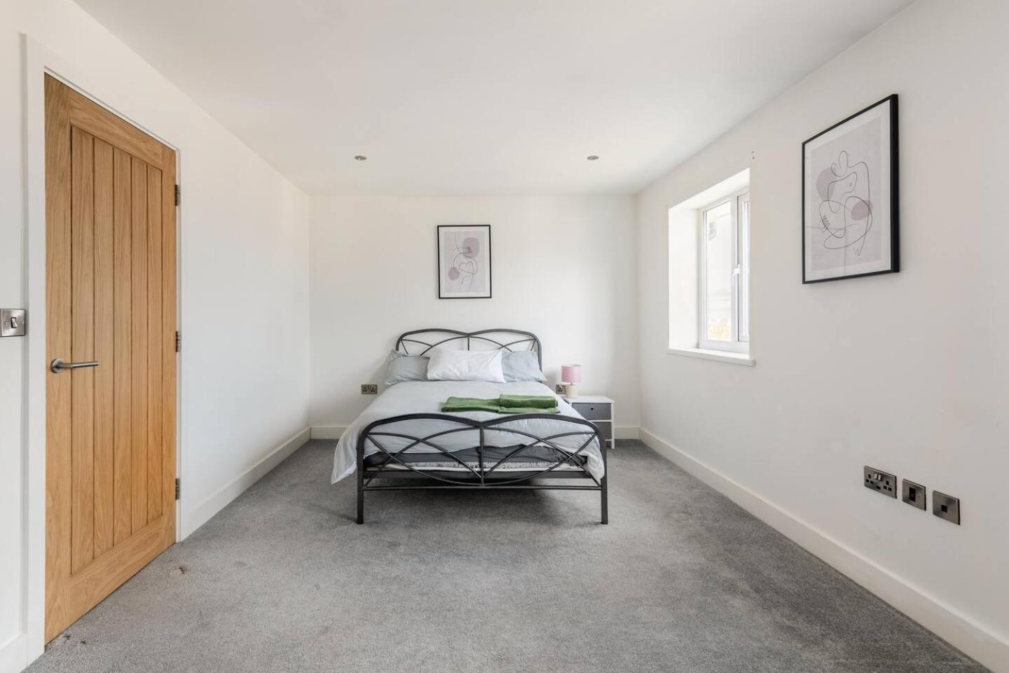 Апартаменты Luxurious 3-Bed Penthouse In Sheffield Handsworth Экстерьер фото