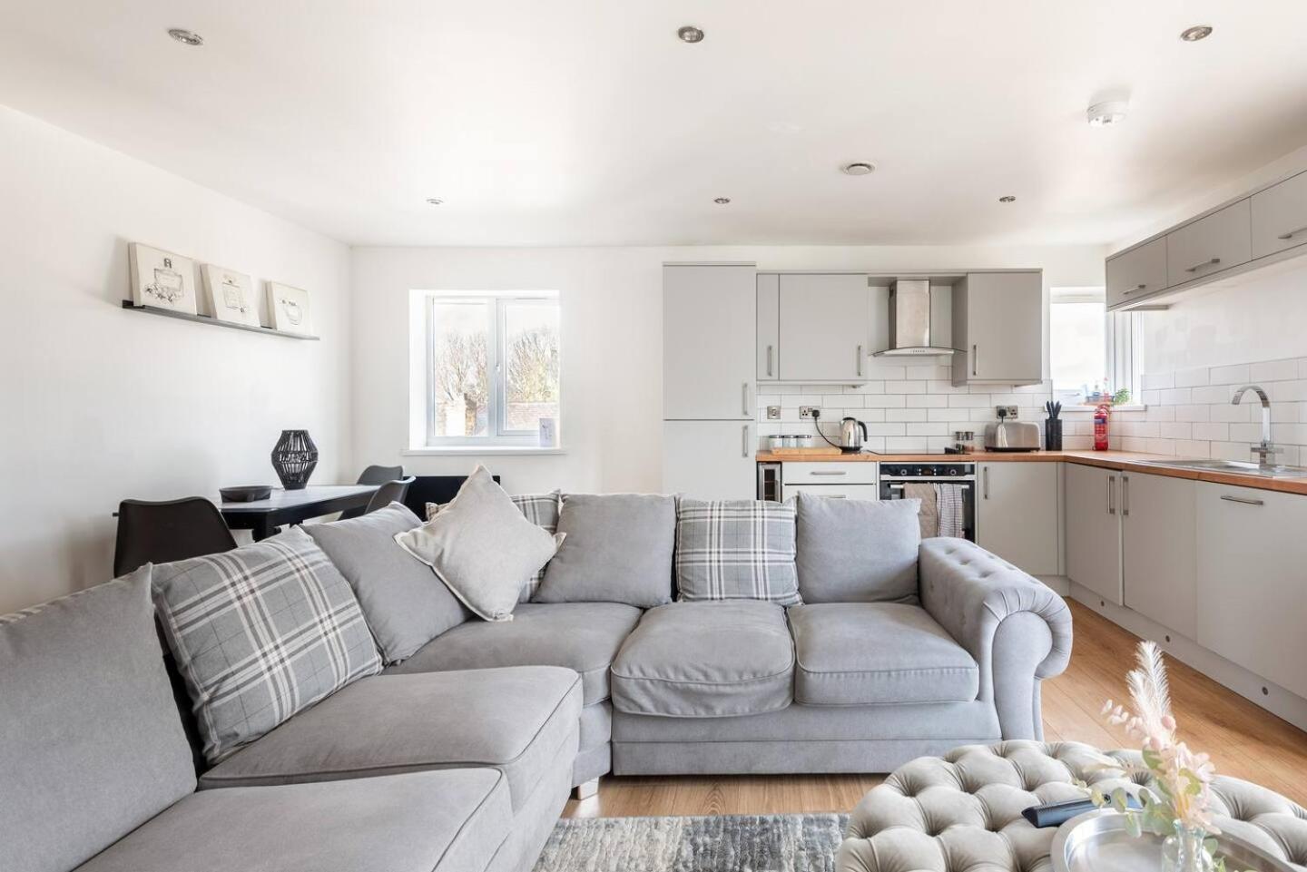 Апартаменты Luxurious 3-Bed Penthouse In Sheffield Handsworth Экстерьер фото
